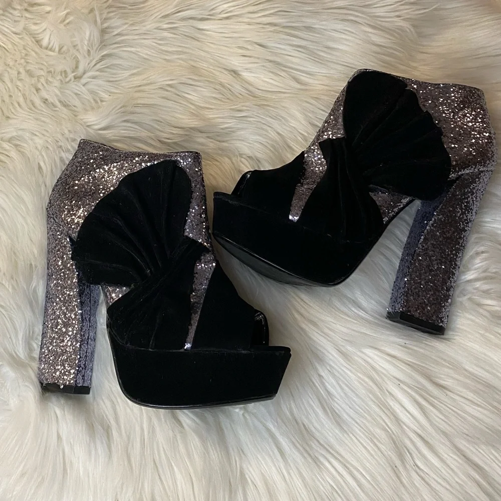 Charlotte Russe size 6 black & silver new year’s heels
